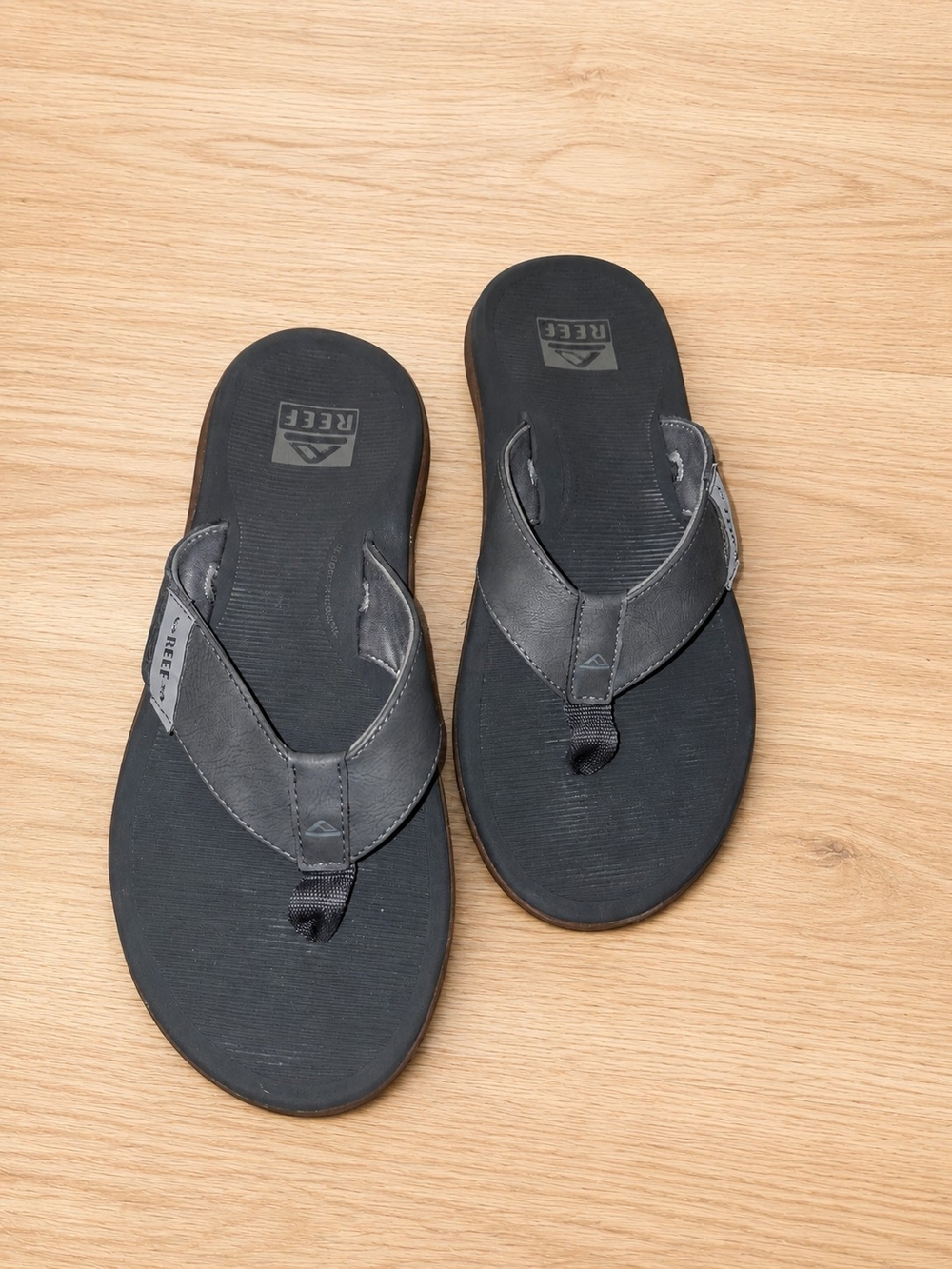 REEF Santa Ana Flip Flops Men’s Size 9 Gray Comfort Beach Sandals